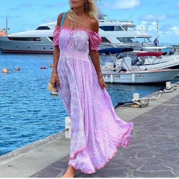 - 🦋 WELCOME TO MY CLOSET 🦋 - Picture 2 of 2